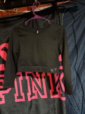 Victoria Sport Black Long Sleeve Banded Logo Crop Top